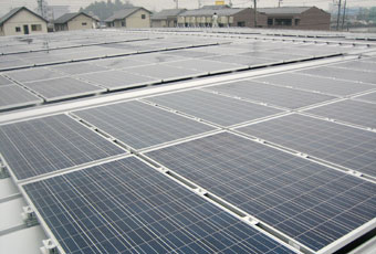 屋根上の太陽光発電設備
