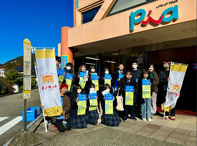 ハンドインハンド募金の様子1